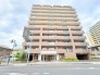 前面道路は歩道も整備され、小さなお子様にも安心です。
