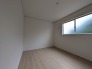 1号棟 今からここを誰のお部屋にしようか、そんな洋室。
