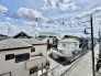 幹線道路から１本入った現地は、想像以上に静かに感じられます。

