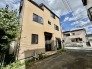 車通りの少ない閑静な住宅地、のびのびした子育てに適します。

