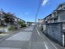 幹線道路から１本入った現地は、想像以上に静かに感じられます。
