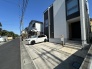 車通りの少ない閑静な住宅地、のびのびした子育てに適します。
