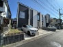 幹線道路から１本入った現地は、想像以上に静かに感じられます。
