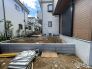 小さなお庭はメンテナンスが楽でちょうど良いかも知れませんね。

