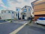 車通りの少ない閑静な住宅地、のびのびした子育てに適します。
