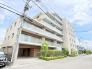 前面道路は歩道も整備され、小さなお子様にも安心です。
