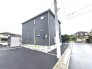 車通りの少ない閑静な住宅地、のびのびした子育てに適します。
