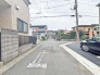 2号棟 住民の方が主に利用する交通量少なめの道路に面してます。
