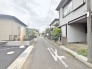 1号棟 住民の方が主に利用する交通量少なめの道路に面してます。
