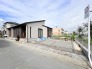 角地につき、開放感に恵まれる住居がここに。
