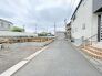 1号棟 住民の方が主に利用する交通量少なめの道路に面してます。
