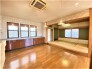 たっぷりの陽光と、心地よい風が舞い込みます。
