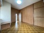 今からここを誰のお部屋にしようか、そんな洋室。

