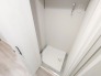 洗濯機置場、防水パンがあります。
