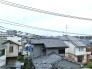 あたり一帯に住宅が広がる立地、低層住居専用地域ならでは。
