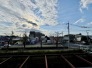 前面の住まいとの距離感があるから、圧迫感を感じません。
