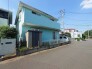 駐車が苦手な方にも嬉しい、前面６ｍ道路に面した住まい。
