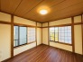 太陽の恵みを感じる、温もりと明るさにあふれた和洋室。
