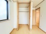 各居室には収納がついています。

