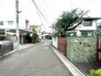 幹線道路から１本入った現地は、想像以上に静かに感じられます。
