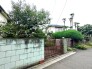 あたりには住宅を中心とした建物が広がります。
