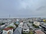 前面の住まいとの距離感があるから、圧迫感を感じません。
