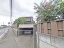 車通りの少ない閑静な住宅地、のびのびした子育てに適します。
