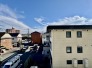 前面の住まいとの距離感があるから、圧迫感を感じません。
