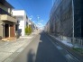 駐車が苦手な方にも嬉しい道路に面した住まい。
