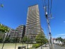 33階建ての25階部分の角部屋。JR北与野駅・大宮駅・さいたま新都心駅が徒歩15分圏内。通勤通学に便利で、周辺の生活施設も利用しやすい。
