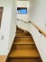 階段には手すりがついています
