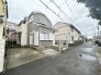 車通りの少ない閑静な住宅地、のびのびした子育てに適します。
