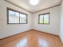 たっぷりの陽光と、心地よい風が舞い込みます。
