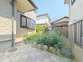 季節のお花を少し楽しむくらいなら、このお庭で十分かも。
