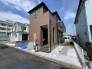 住民の方が主に利用する交通量少なめの道路に面してます。
