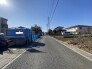 車通りの少ない閑静な住宅地、のびのびした子育てに適します。
