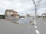 角地につき、開放感に恵まれる住居がここに。
