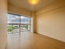 今からここを誰のお部屋にしようか、そんな洋室です。
