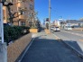 前面道路は歩道も整備され、小さなお子様にも安心です。
