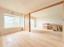 大事な日当たりは、大きな窓から。誰のお部屋にしましょう。
