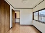 住宅街の２階南向きのお部屋です。日当たりはご覧のとおり。

