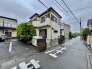 車通りの少ない閑静な住宅地、のびのびした子育てに適します。
