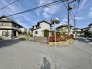 角地につき、開放感に恵まれる住居がここに。
