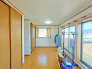 さすがの南向き角部屋の日当たりです。窓を開けると風通しも良好。
