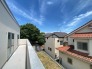 車通りの少ない閑静な住宅地、のびのびした子育てに適します。
