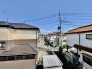 あたりには住宅を中心とした建物が広がります。
