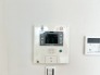来客がカラーでわかるインターフォン。防犯面においてカメラがあることは嬉しいですね。
