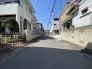 前面道路は歩道も整備され、小さなお子様にも安心です。
