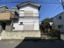 幹線道路から１本入った現地は、想像以上に静かに感じられます。
