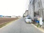 車通りの少ない閑静な住宅地、のびのびした子育てに適します。
